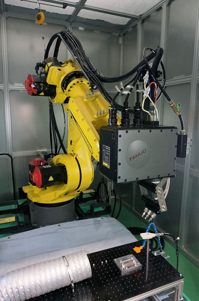 岡谷鋼機のグループ会社が最新のレーザー試験機を導入