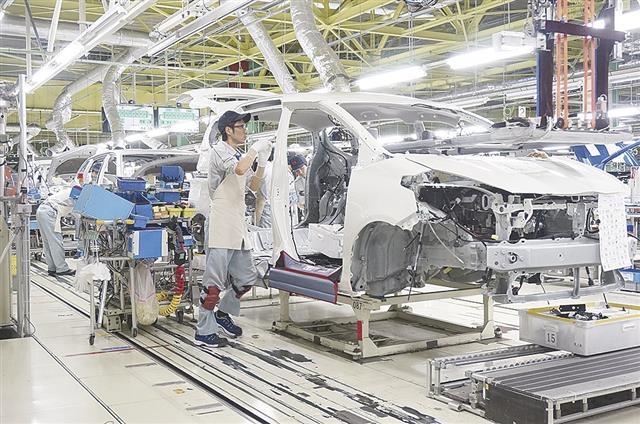 トヨタ、新小型ＳＵＶ 東北２工場で並行生産 増産余力を確保｜中部経済 