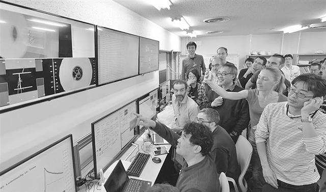 科学する人 素粒子物理学者の後田裕さん 上 宇宙の謎に素粒子で迫る 異例の若さでリーダーに 中部経済新聞 愛知 岐阜 三重 静岡の経済情報 科学する人 素粒子物理学者の後田裕さん 上 宇宙の謎に素粒子で迫る 異例の若さでリーダーに 中部経済新聞 愛知 岐阜 三重 静岡の経済情報