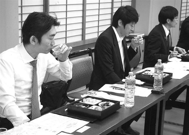 愛旅連青年部 オリジナル地酒の審査会 来年から加盟施設で提供 中部経済新聞 愛知 岐阜 三重 静岡の経済情報