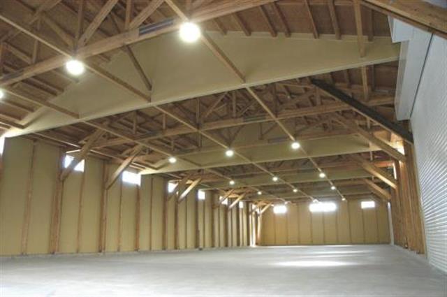 最新技術で柱のない大空間が可能となった(写真はザイソウハウスが建設した倉庫)