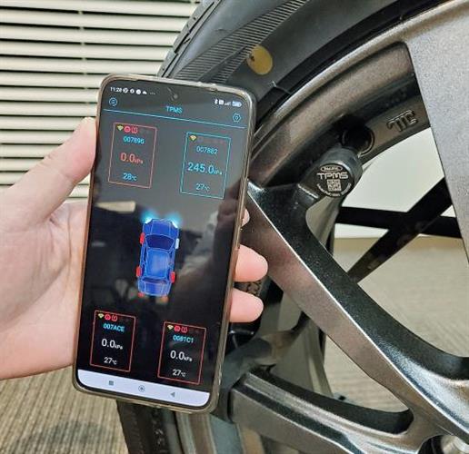 各タイヤの空気圧をスマートフォンで確認できる