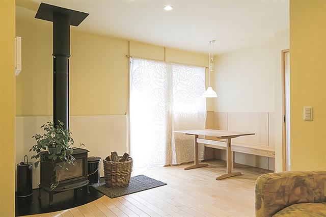 室内にまきストーブを設置する