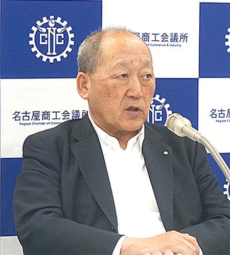 「高市内閣の政策で注目は物価高対策だ」と話す嶋尾会頭