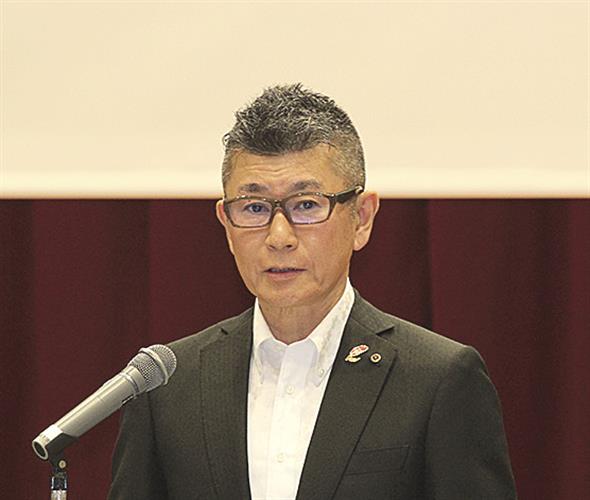 あいさつする加藤会頭