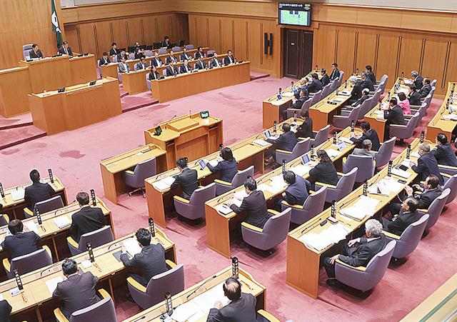 アスリート盗撮を「性暴力」と位置付けた条例が可決、成立した三重県議会本会議