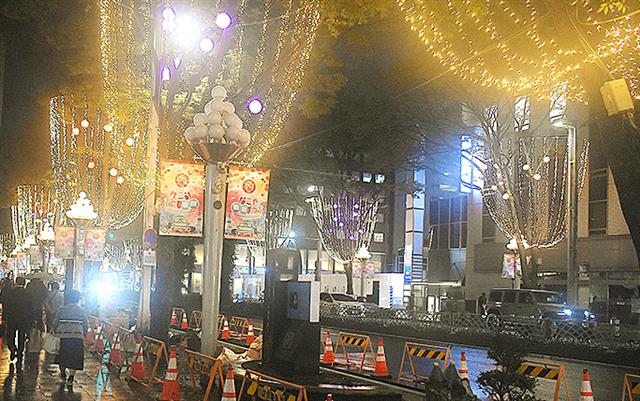 イルミネーションが点灯した広小路通