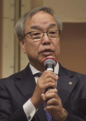 あいさつする木野瀬会頭