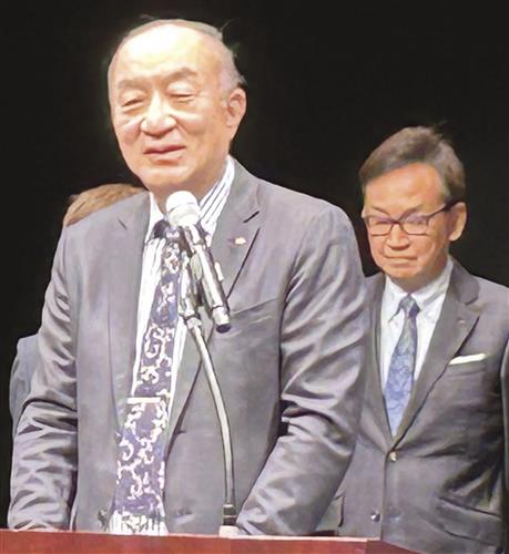 あいさつする渡邊氏