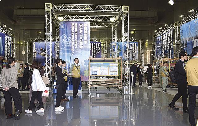 注目研究を集めた「見どころ展示」も初めて設置した