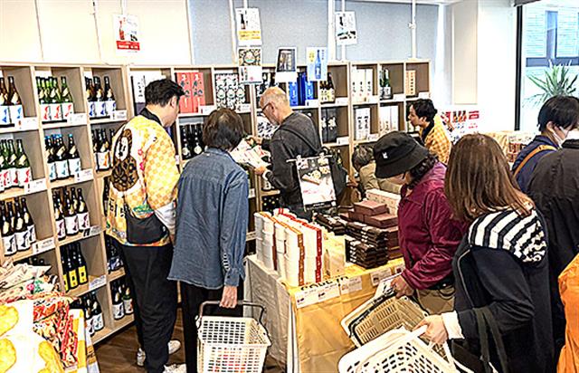 石川のおいしいものを求める人でにぎわう会場