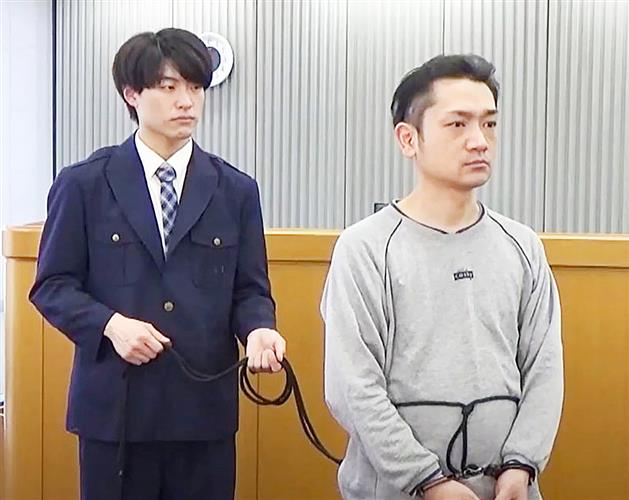 日弁連が作ったドラマ仕立ての動画で、手錠腰縄姿で法廷に入る被告人役(右)(日弁連のユーチューブチャンネルから)