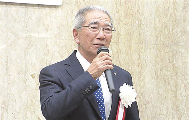 あいさつをする杉浦氏