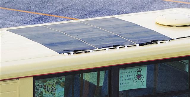 カルコパイライト太陽電池を搭載した路線バスの屋根