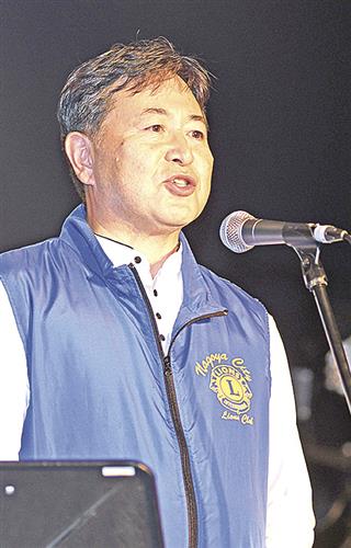あいさつする大野実行委員長
