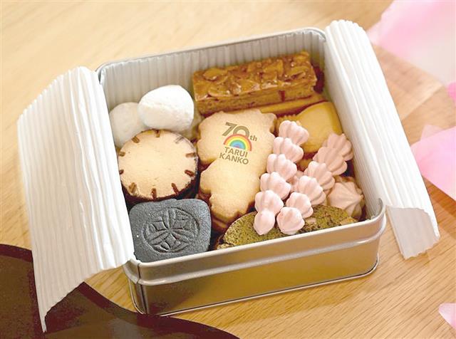 垂井町の名物を集めたクッキー缶。11種類のモチーフが会話のきっかけになる