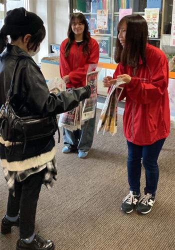 来場者に防犯セットを配布した