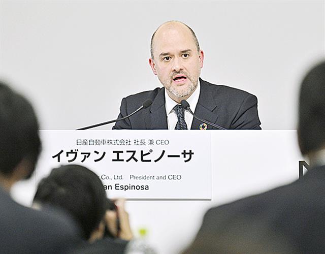 2025年9月中間連結決算について記者会見する日産自動車のイバン・エスピノーサ社長=6日午後、横浜市の日産本社