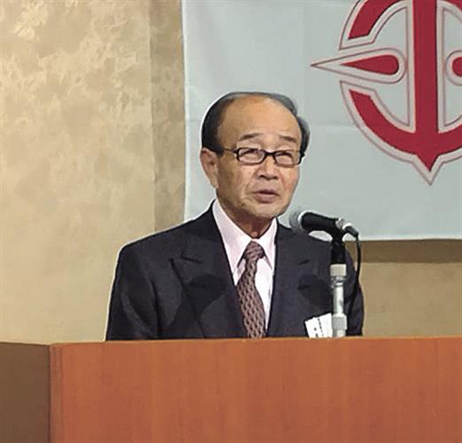 あいさつする傍島会長