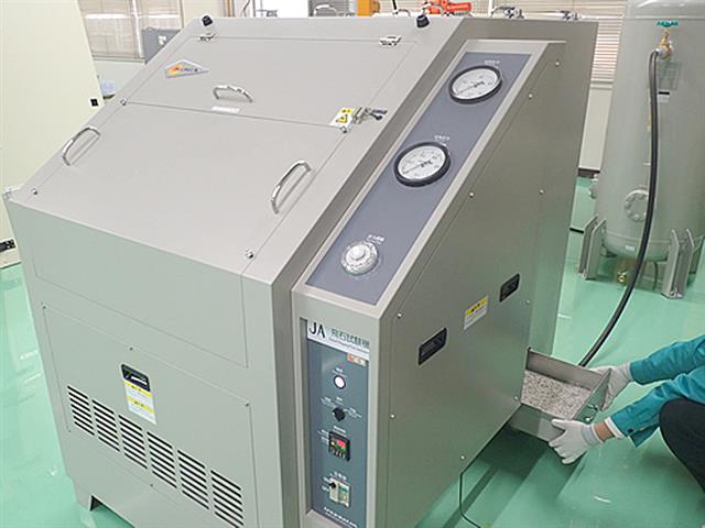 飛石試験機の外観