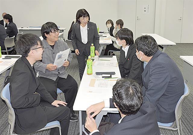 グループに分かれてディスカッションを行った