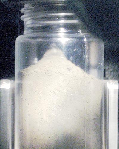 瓶に入れられたMOX粉末(日本原燃提供)