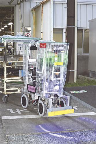 防水仕様で工場の建屋間を自動で搬送する作業支援ロボット「SUPPOT(サポット)」