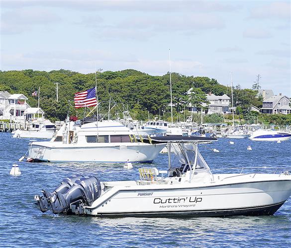 米マサチューセッツ州沖のマーサズビンヤード島の港=10月(共同)