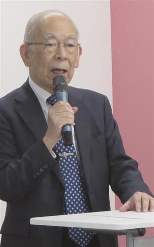 あいさつする雲井会長