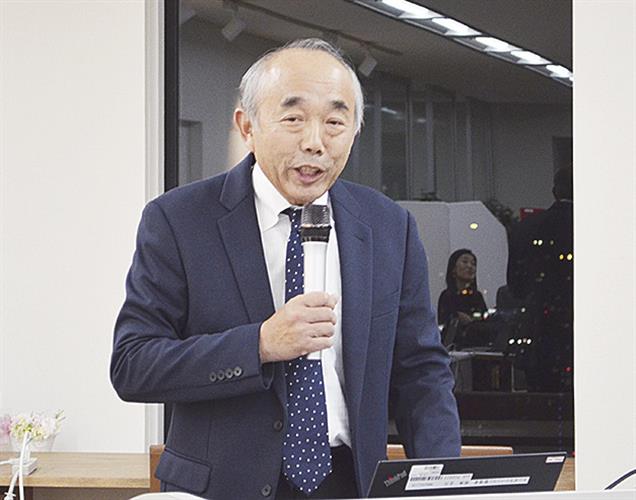 あいさつする高瀬マネージャー